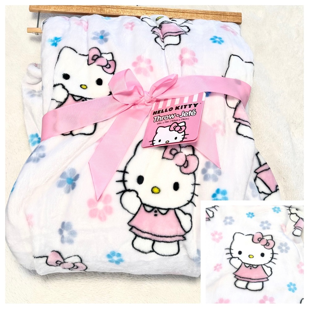 NWT Hello Kitty Plush Throw Blanket
